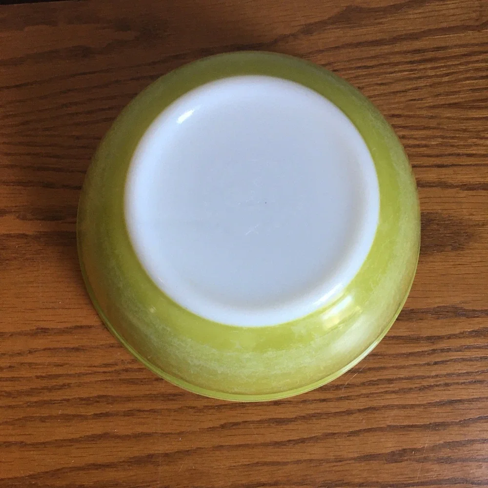 Vtg Pyrex 402 Avocado Green Verde 1.5 Quart Nesting Mixing Bowl Made In USA MCM